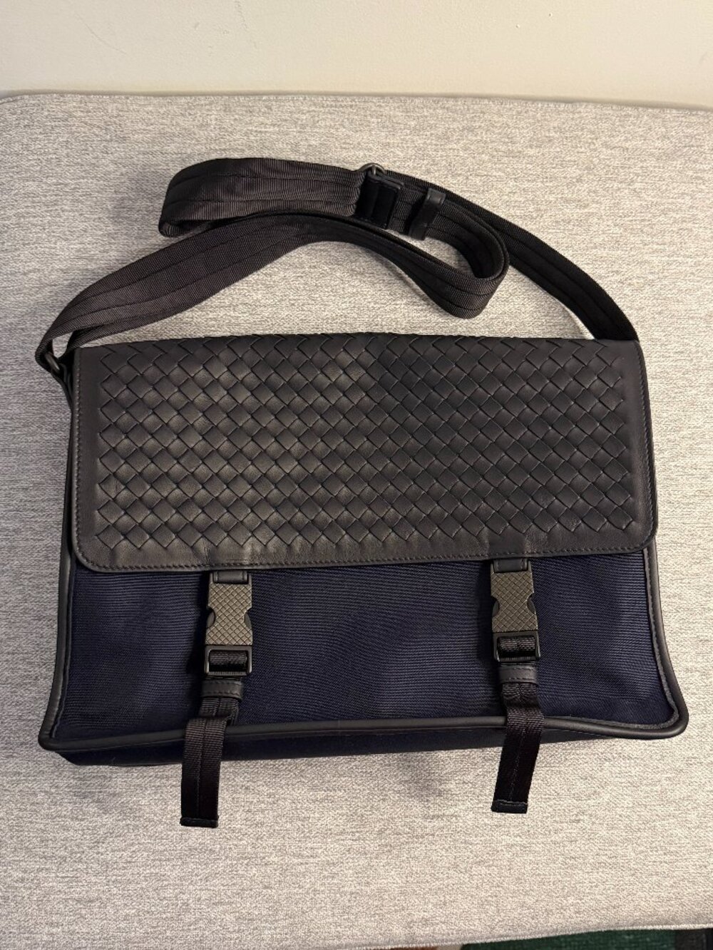 Bottega Veneta Intrecciato Buckle Messenger Bag 'Navy'